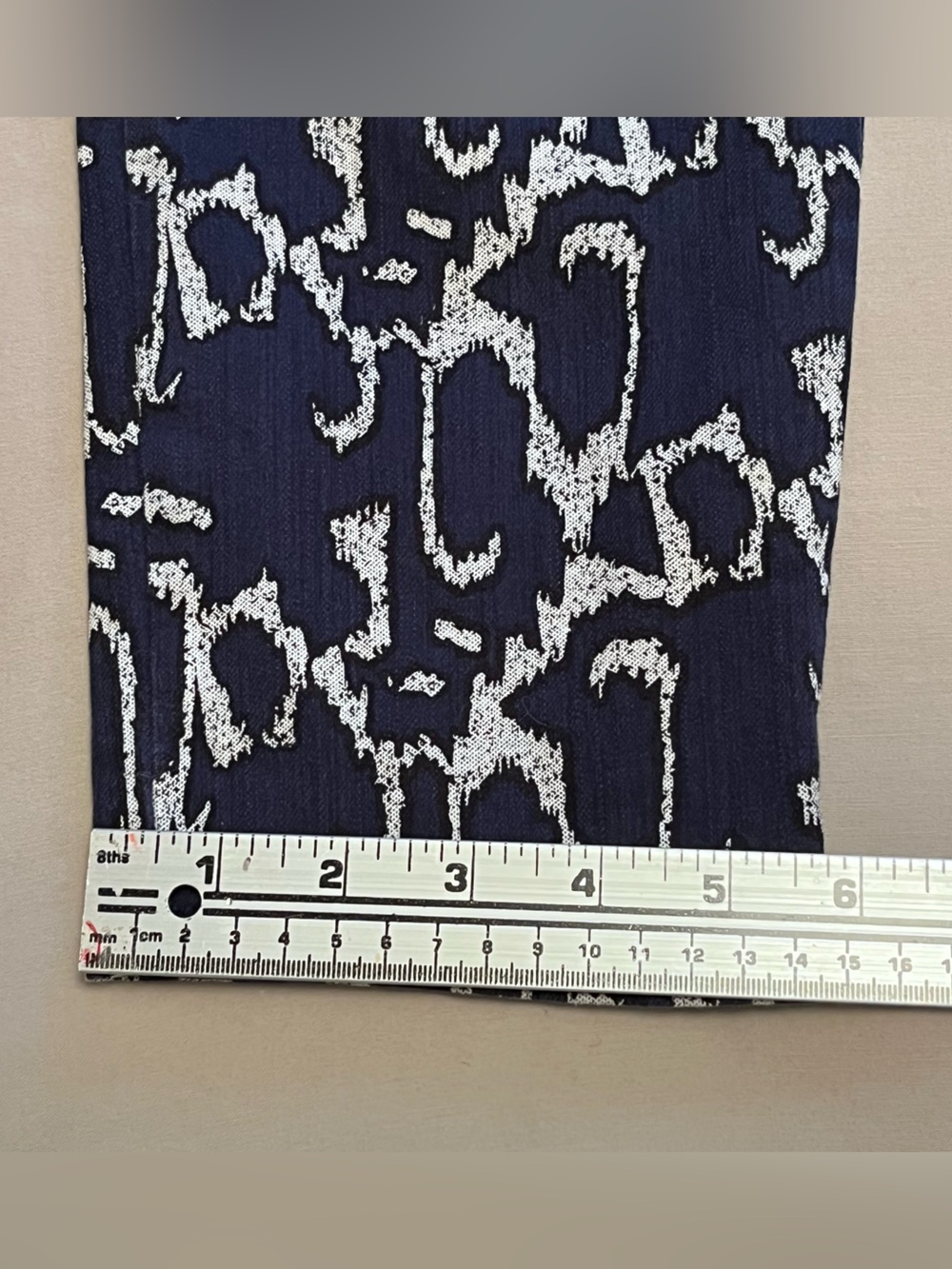 Kenneth Cole Reaction Woman’s Navy and White Loud Printed Cropped Jeans Size 6 - Picture 7 of 13